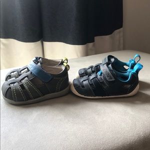 2 pair kids shoes - Clarks and see kai run